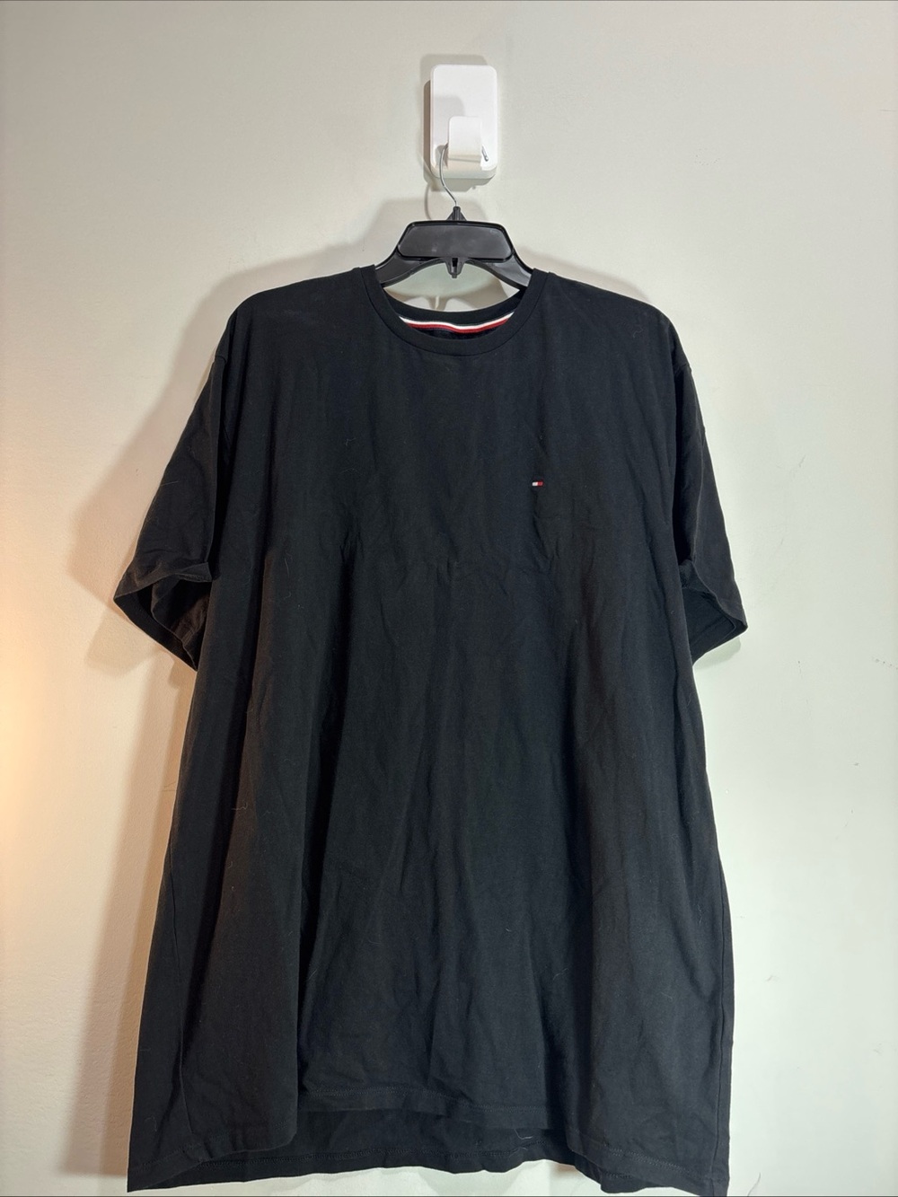 Tommy Hilfiger Black Crewneck Short-Sleeve T-Shirt. 1436
